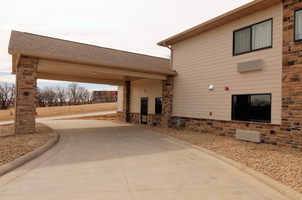 Cobblestone Inn & Suites - Denison | Oak Ridge Exterior foto